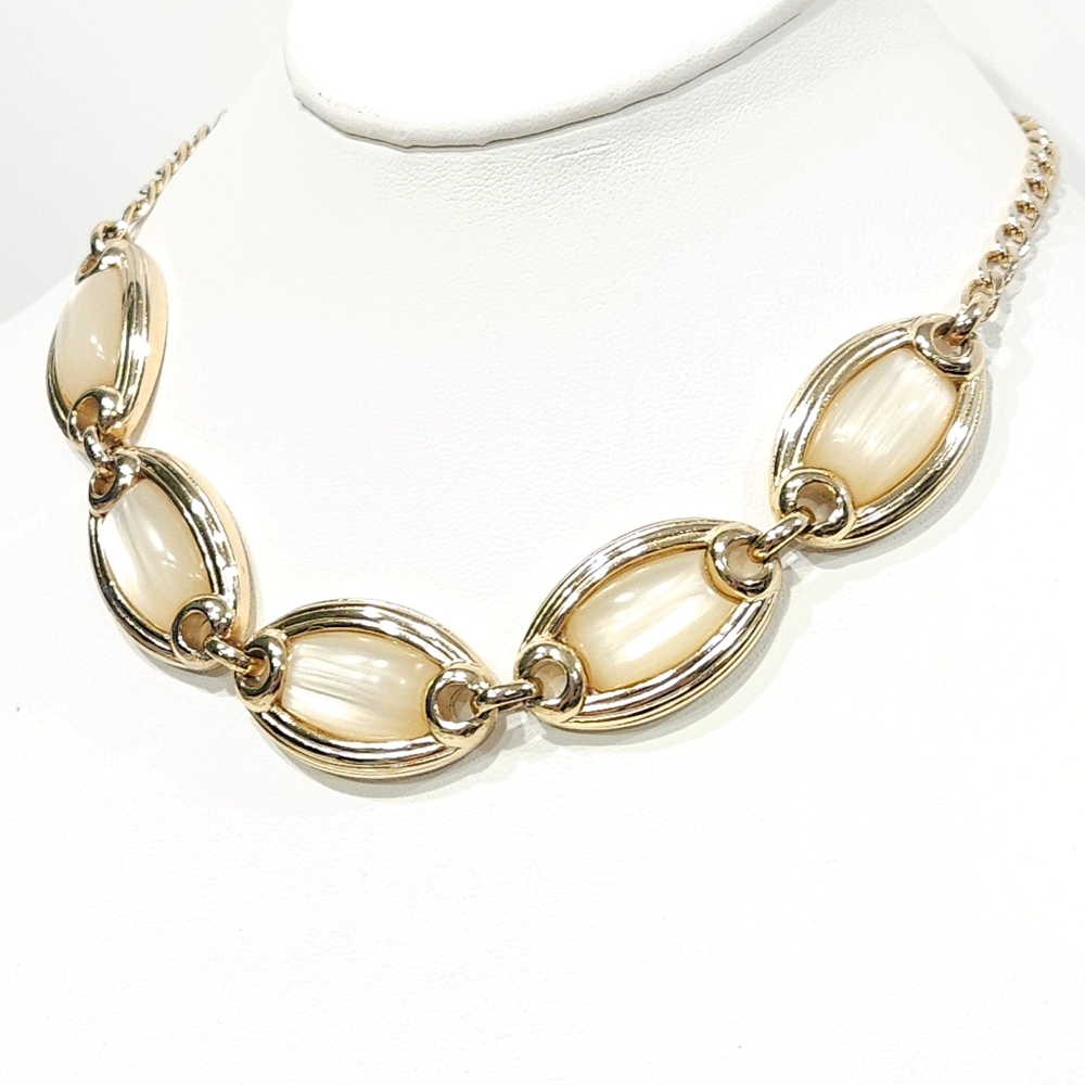 Christian Dior Vintage Ivory Lucite Gold-tone Link Chain Necklace 1970s 1980s - Picture 10 of 16